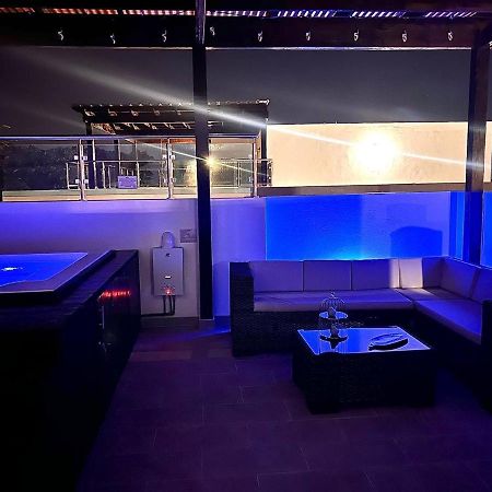 Apartamento Outstanding Pent House W/Jacuzzi Santiago De Los Caballeros Exterior foto