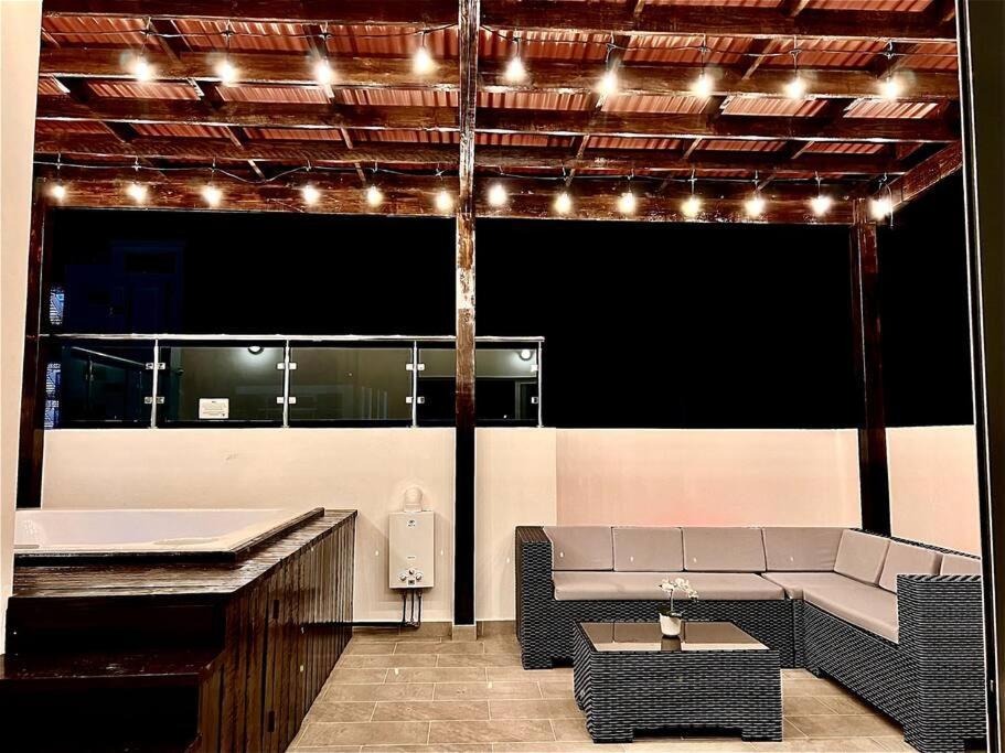Apartamento Outstanding Pent House W/Jacuzzi Santiago De Los Caballeros Exterior foto